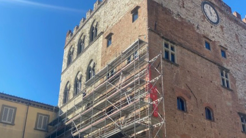 Prato, via ai lavori di restauro della facciata di Palazzo Pretorio