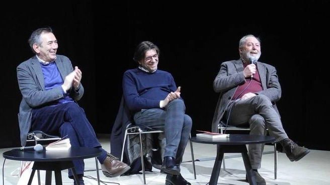 Sta destando tanta curiosità e apprezzamenti la versione giallista di Marco Romagnoli, ex sindaco, già dirigente regionale e grande... Sta destando tanta curiosità e apprezzamenti la versione giallista di Marco Romagnoli, ex sindaco, già dirigente regionale e grande...