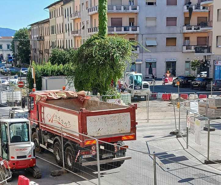 La città si fa bella. Lunghi giorni di lavori: "Ecco la Ciclovia del Sole" La città si fa bella. Lunghi giorni di lavori: "Ecco la Ciclovia del Sole"