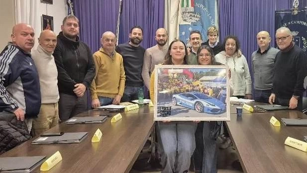Il momento della donazione dell’associazione Taxy Rally alla onlus “Il sogno“ della foto in ricordo della scorsa “Parata del Sogno“ Il momento della donazione dell’associazione Taxy Rally alla onlus “Il sogno“ della foto in ricordo della scorsa “Parata del Sogno“