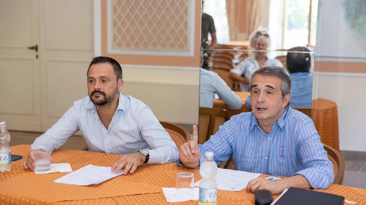 L’ex sindaco Luca Baroncini, ora consigliere di minoranza (Lega),. insieme all’ex vicesindaco e assessore ai lavori pubblici Alessandro Sartoni (Fdi) L’ex sindaco Luca Baroncini, ora consigliere di minoranza (Lega),. insieme all’ex vicesindaco e assessore ai lavori pubblici Alessandro Sartoni (Fdi)
