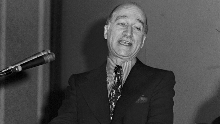 Giorgio Almirante (Foto Ansa) Giorgio Almirante (Foto Ansa)