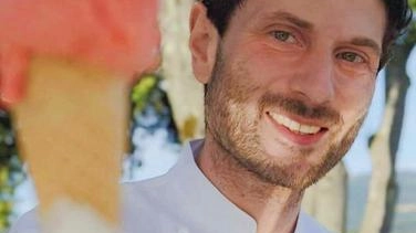"Non dirò ai miei ragazzi di fare i gendarmi". Stefano Cecconi, proprietario della gelateria di via Madonna del Prato che porta... "Non dirò ai miei ragazzi di fare i gendarmi". Stefano Cecconi, proprietario della gelateria di via Madonna del Prato che porta...