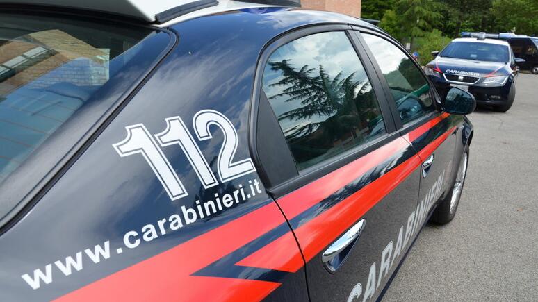 Lite in strada per una precedenza, ferito a colpi di catena davanti alla figlia