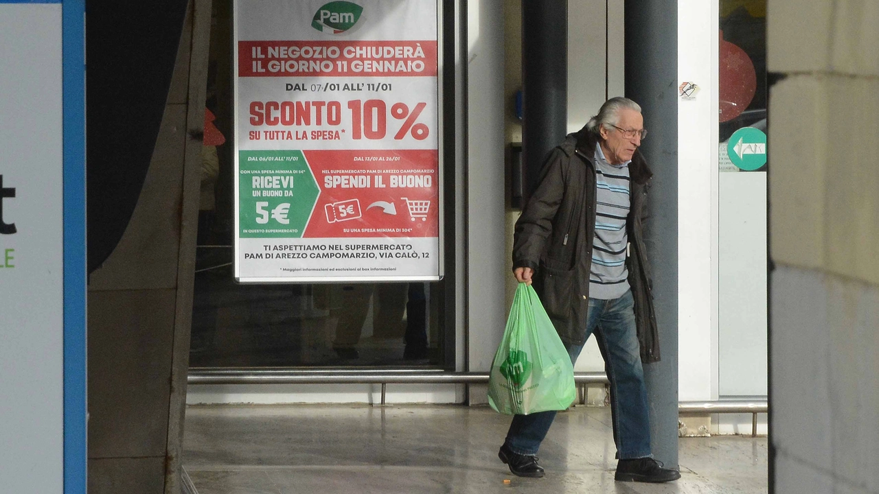 Ultimo giorno di acquisti nel punto vendita Pam di via Alfieri