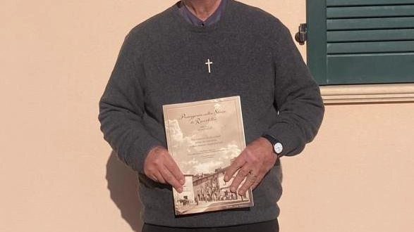 Don Bruno Chiavacci, alla guida della parrocchia di San Giovanni Evangelista da 44 anni, autore del libro «Passeggiata nella Storia di Riparbella» Don Bruno Chiavacci, alla guida della parrocchia di San Giovanni Evangelista da 44 anni, autore del libro «Passeggiata nella Storia di Riparbella»