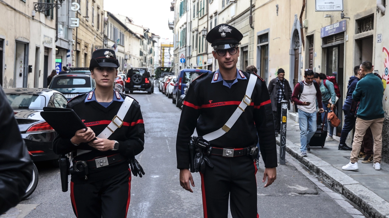 I controlli dei carabinieri nella zona di via Palazzuolo I controlli dei carabinieri nella zona di via Palazzuolo