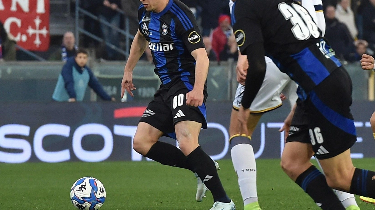Conferme e nuovi arrivi tra gli allenatori di Serie A mentre si apre la finestra di calciomercato estivo. Conferme e nuovi arrivi tra gli allenatori di Serie A mentre si apre la finestra di calciomercato estivo.