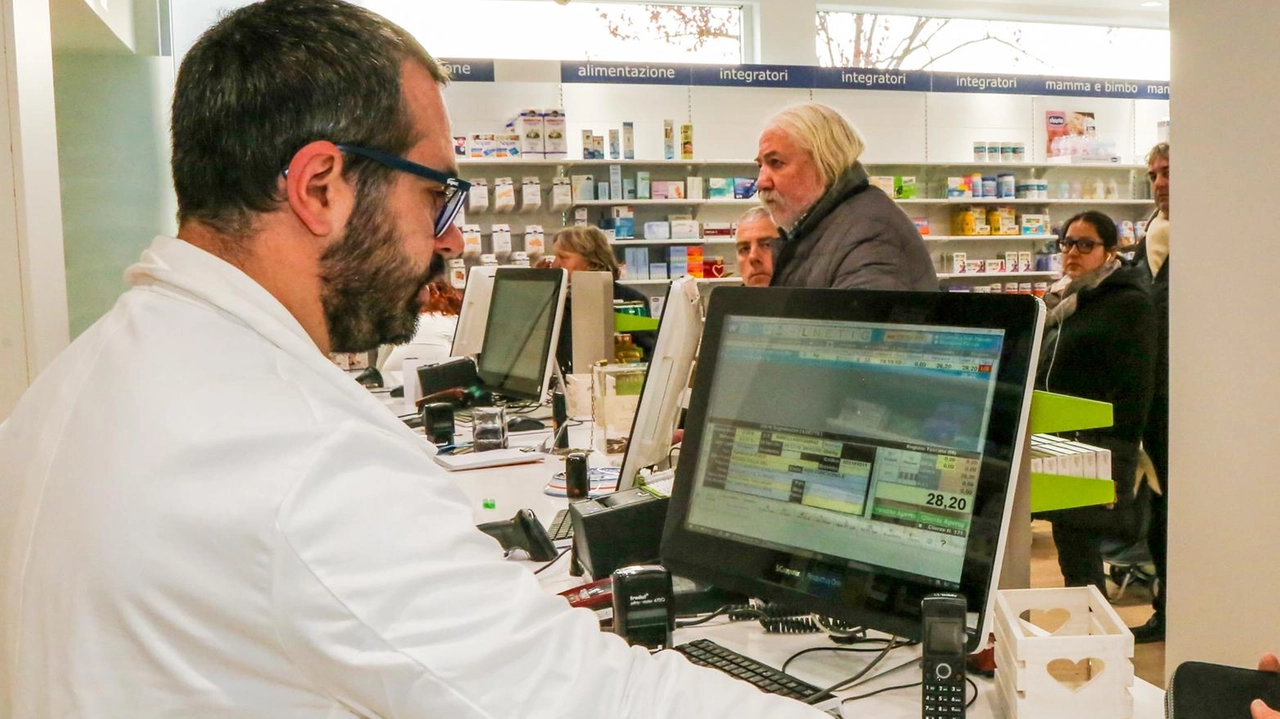 Un farmacista (foto d’arhivio) fa discutere la decisione del Comune di Sesto di boicottare nelle proprie farmacie le medicine israeliane Un farmacista (foto d’arhivio) fa discutere la decisione del Comune di Sesto di boicottare nelle proprie farmacie le medicine israeliane