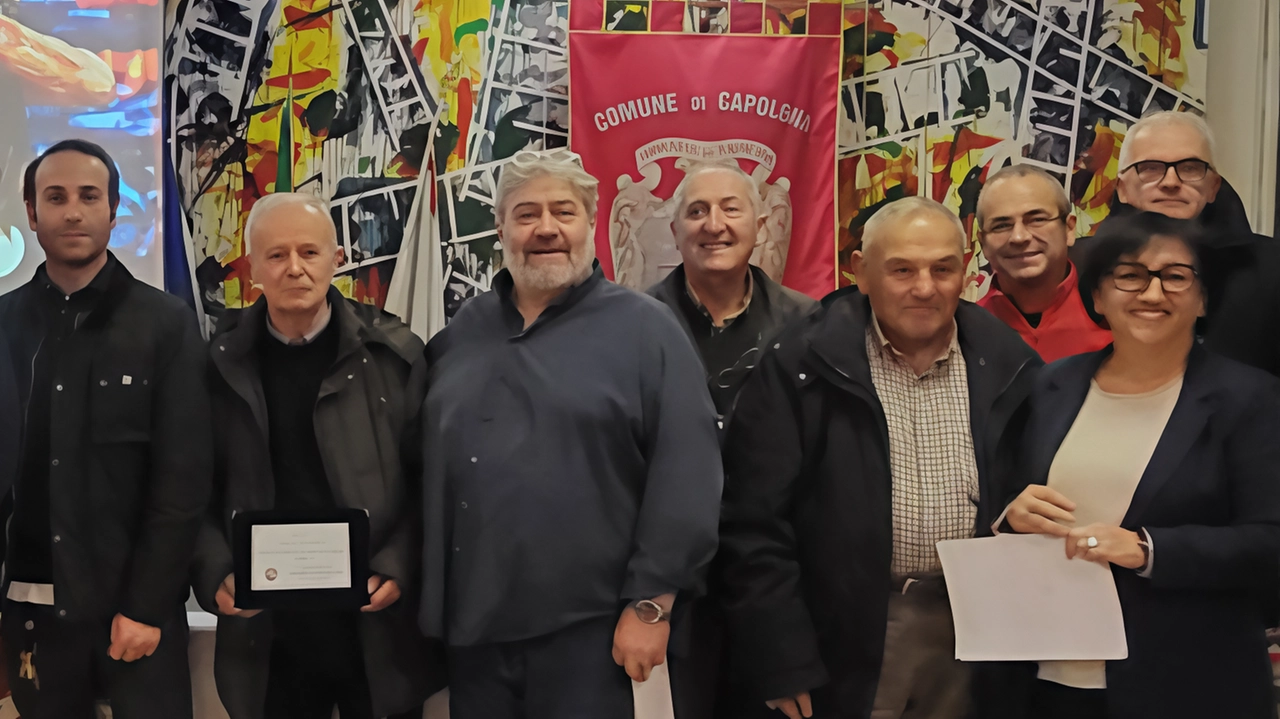 È il prodotto premiato per la migliore performance del 2024 al concorso organizzato a Capolona. Il sindaco Francesconi: "L’extravergine ha un grande valore per la salute ma anche sul piano economico" . È il prodotto premiato per la migliore performance del 2024 al concorso organizzato a Capolona. Il sindaco Francesconi: "L’extravergine ha un grande valore per la salute ma anche sul piano economico" .