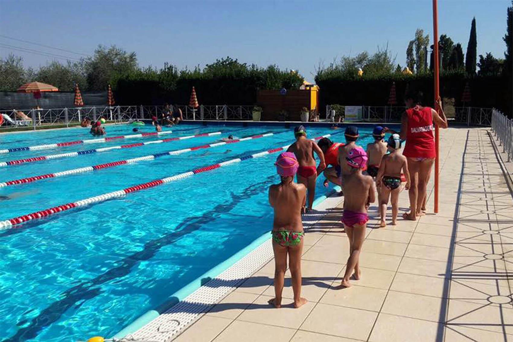 https://www.lanazione.it/image-service/view/acePublic/alias/contentid/YTkyZjk2MmYtNzYzMS00/0/piscine.jpeg