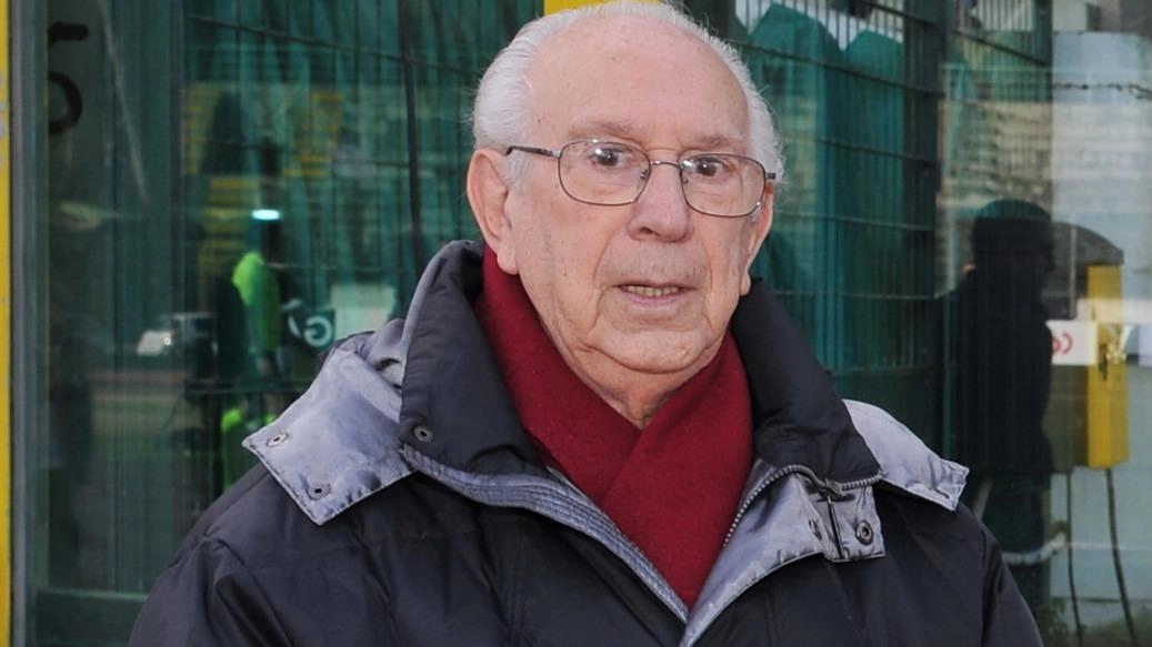 Mauro Testai, ex arbitro, presidente e consigliere dell’Aia, è scomparso ieri a 97 anni lasciando la moglie e due figlie Mauro Testai, ex arbitro, presidente e consigliere dell’Aia, è scomparso ieri a 97 anni lasciando la moglie e due figlie