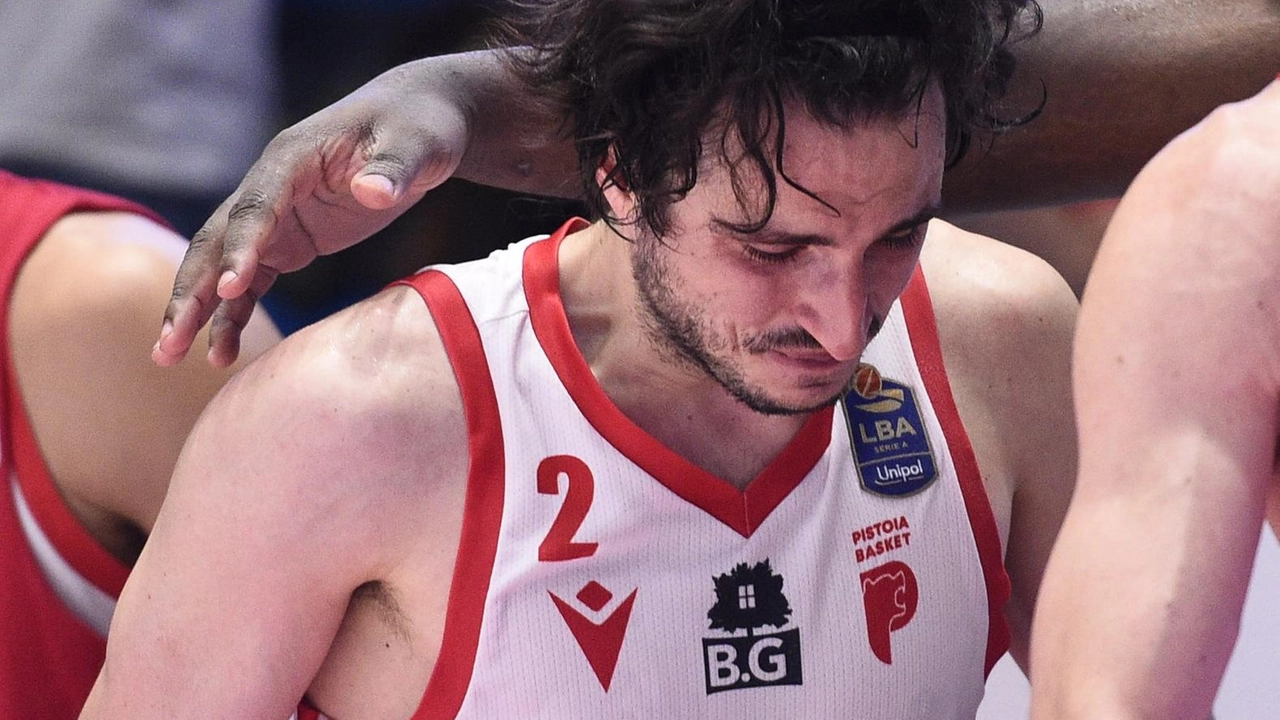 Le lacrime di Gianluca Della Rosa all’ultimo atto della stagione Le lacrime di Gianluca Della Rosa all’ultimo atto della stagione