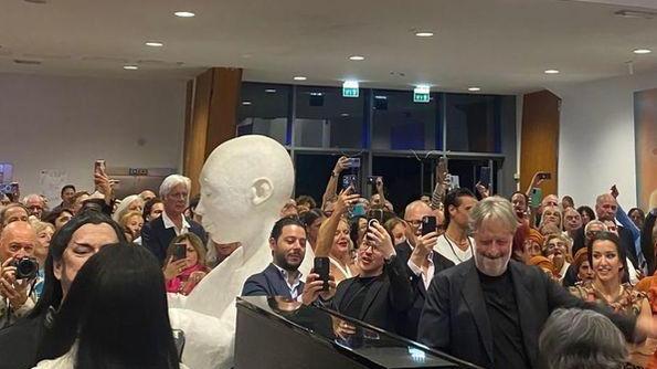 https://www.lanazione.it/image-service/view/acePublic/alias/contentid/YTkzNTVmNTktMjY0YS00/0/quellostinato-vincero-un-gran-finale-nel-foyer-perche-le-stelle-brillano-anche-sotto-le-pioggia.jpeg?f=16:9&w=1200&h=630