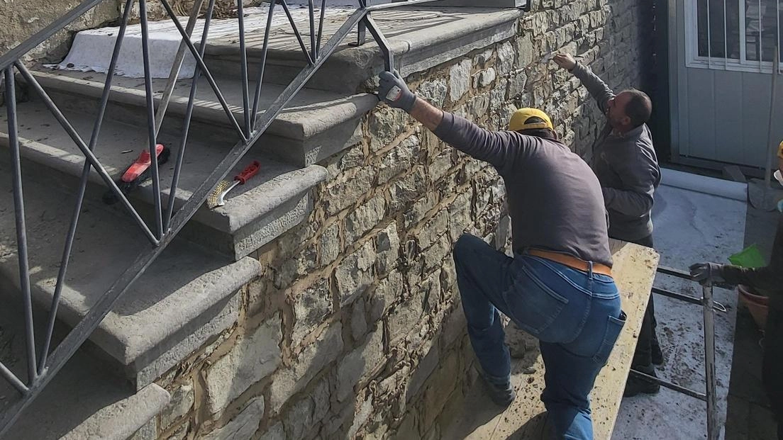 Dopo il via libera alla variante al progetto originale sono ripresi i lavori alle scalette di via Trieste Dopo il via libera alla variante al progetto originale sono ripresi i lavori alle scalette di via Trieste