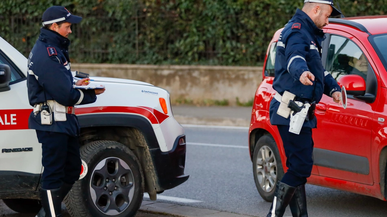 Controlli su strada delle pattuglie della Polizia Municipale di Scandicci Controlli su strada delle pattuglie della Polizia Municipale di Scandicci