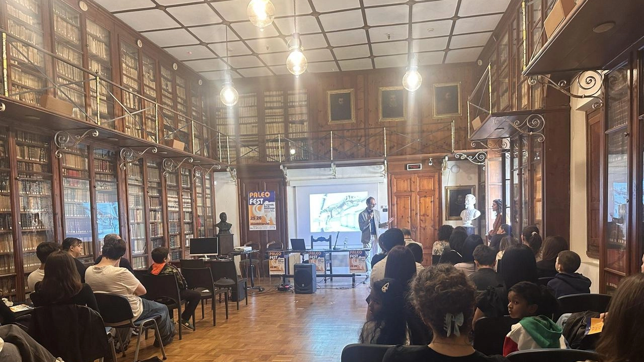 Nella Sala Grande dell’Accademia Valdarnese del Poggio di Montevarchi è visibile una importante mostra dedicata a Poggio Bracciolini Nella Sala Grande dell’Accademia Valdarnese del Poggio di Montevarchi è visibile una importante mostra dedicata a Poggio Bracciolini