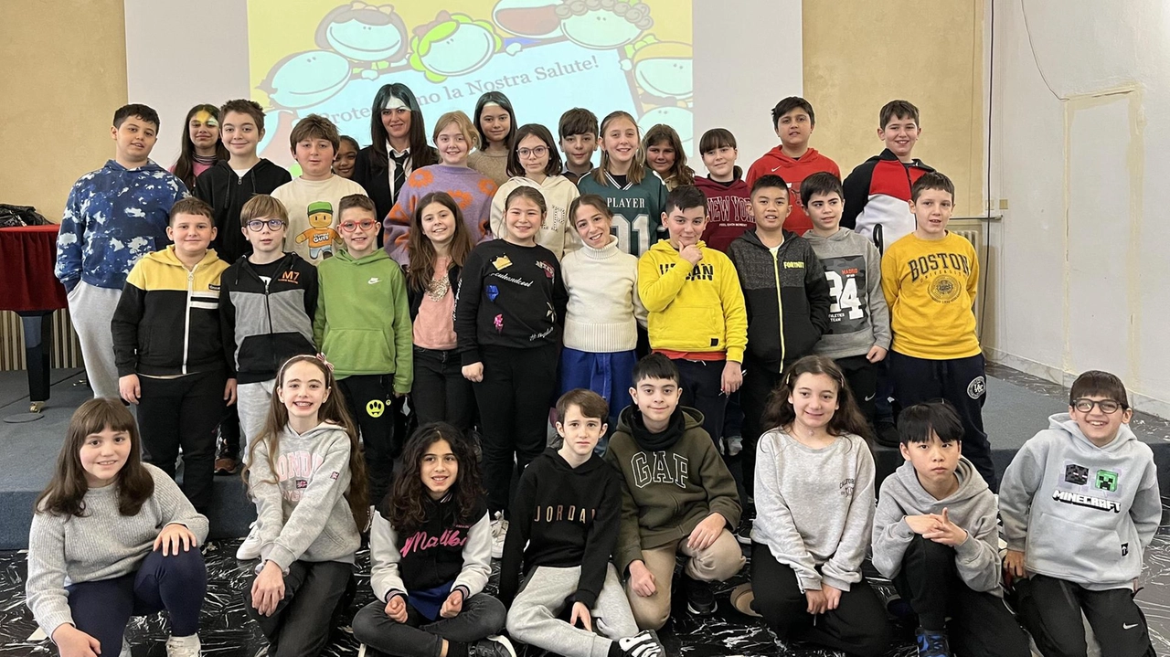 Gli alunni delle classi V A e V B con la Dottoressa Maria Pia Rosito Gli alunni delle classi V A e V B con la Dottoressa Maria Pia Rosito