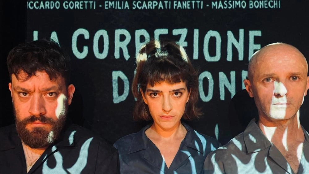 Riccardo Goretti, Emilia Scarpati Fanetti e Massimo Bonechi protagonisti dello spettacolo nello spazio teatrale. di via dei Sassoli Riccardo Goretti, Emilia Scarpati Fanetti e Massimo Bonechi protagonisti dello spettacolo nello spazio teatrale. di via dei Sassoli