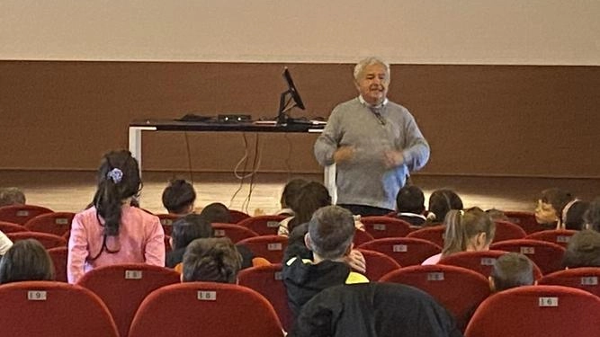 Presentato a Santa Fiora il progetto sportivo "Staffettone di Miguel" ideato da Valerio Piccioni, per promuovere l'inclusione attraverso lo sport tra gli studenti delle scuole amiatine. Presentato a Santa Fiora il progetto sportivo "Staffettone di Miguel" ideato da Valerio Piccioni, per promuovere l'inclusione attraverso lo sport tra gli studenti delle scuole amiatine.