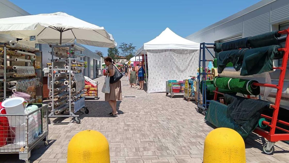 Mercatino, partenza lenta. Alla Partaccia è un pianto. Appello dei commercianti: "Siamo messi male"