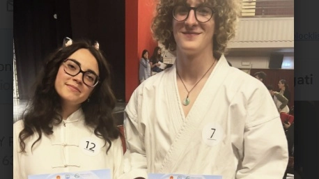Camilla Giannini e Gabriele Usuelli, studenti di lingua cinese del corso di Laurea triennale in Lingue per la comunicazione interculturale Camilla Giannini e Gabriele Usuelli, studenti di lingua cinese del corso di Laurea triennale in Lingue per la comunicazione interculturale