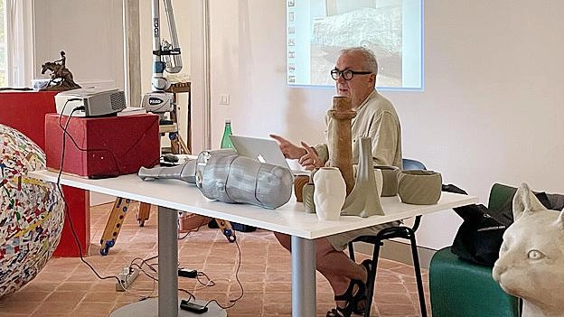 Si sono insediati ufficialmente i 15 studenti, provenienti da ogni angolo del mondo che partecipano alla Sma Summer School Si sono insediati ufficialmente i 15 studenti, provenienti da ogni angolo del mondo che partecipano alla Sma Summer School