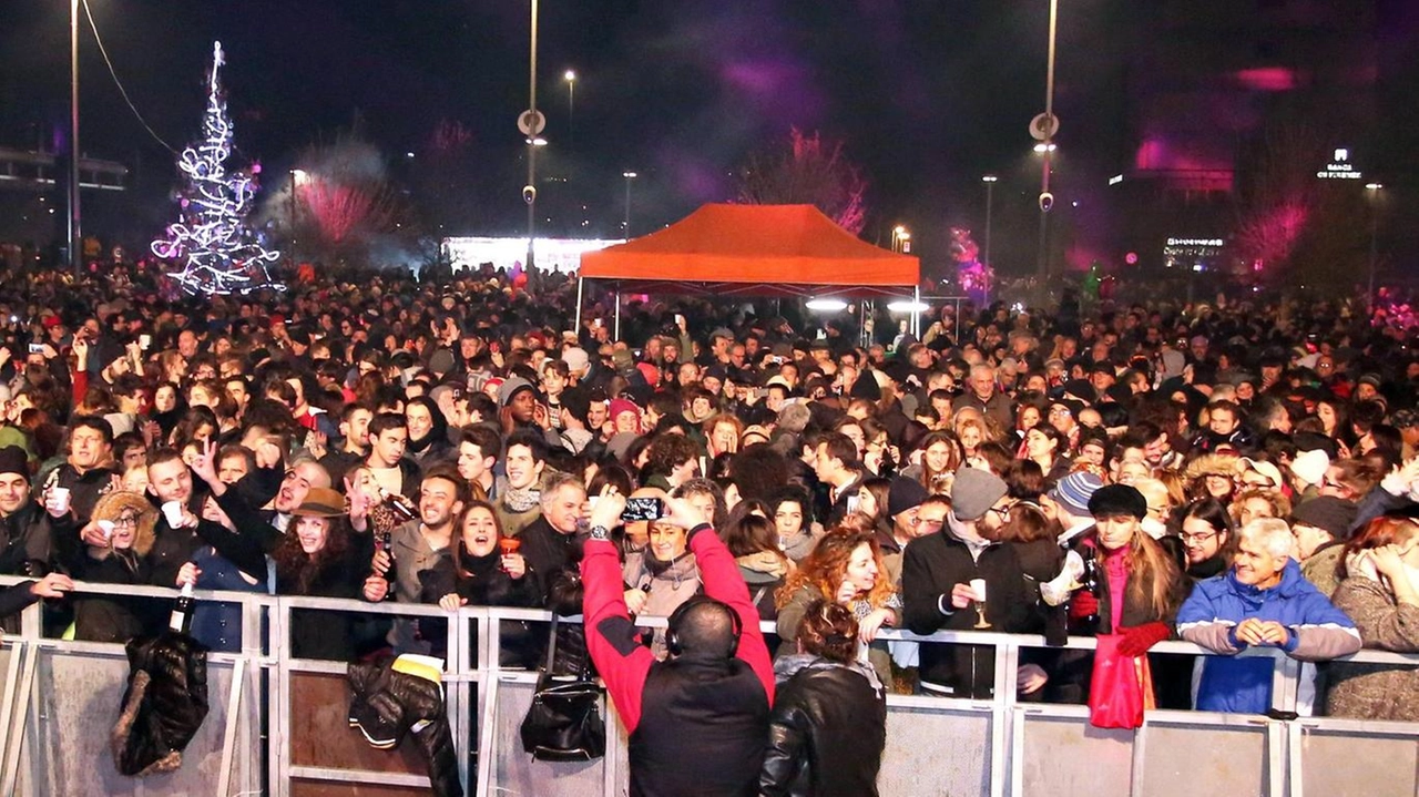 Il tutto esaurito dello scorso concertone in piazza della Resistenza Il tutto esaurito dello scorso concertone in piazza della Resistenza