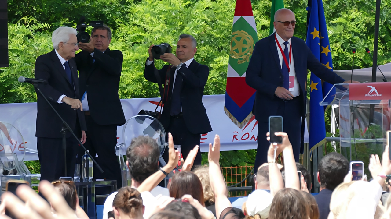 Franco Vaccari e il presidente Mattarella sul palco dell’Arena di Janine Franco Vaccari e il presidente Mattarella sul palco dell’Arena di Janine