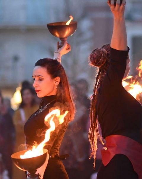 https://www.lanazione.it/image-service/view/acePublic/alias/contentid/YTllZmE1MmQtMTRiMC00/0/notte-magica-in-citta-musica-giocolieri-e-show-pindarico.jpeg