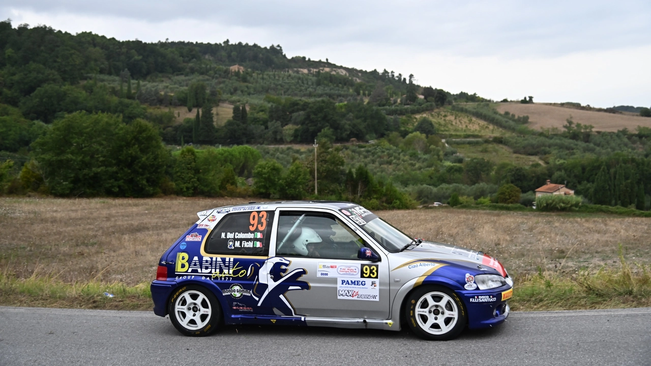 Un'auto della squadra corse città di Pisa Un'auto della squadra corse città di Pisa