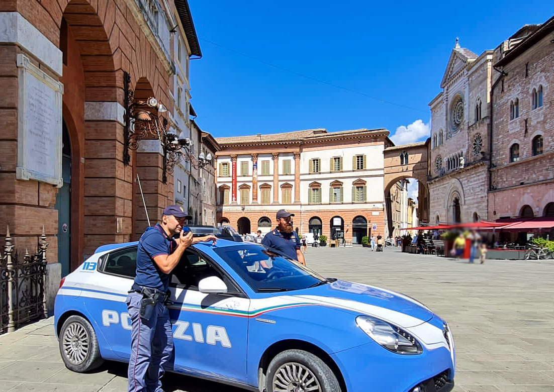 Lancio di fumogeni in campo. Daspo di due anni al tifoso Lancio di fumogeni in campo. Daspo di due anni al tifoso