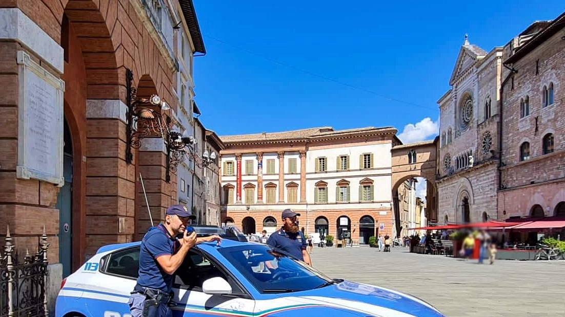 Le indagini sono state condotte dagli agenti del Comissariato di Foligno Il questore ha emesso il Daspo Le indagini sono state condotte dagli agenti del Comissariato di Foligno Il questore ha emesso il Daspo