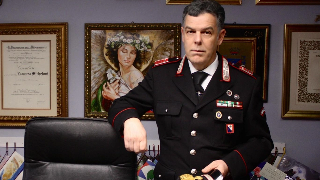 Il luogotenente dei carabinieri ha guidato la stazione di Certaldo per 10 anni. Il passaggio del testimone come vertice dell’Arma a Davide Guglielmini. Il luogotenente dei carabinieri ha guidato la stazione di Certaldo per 10 anni. Il passaggio del testimone come vertice dell’Arma a Davide Guglielmini.
