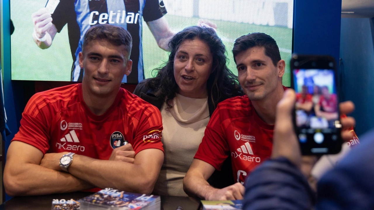 A sinistra Canestrelli e Moreo con una tifosa (. fotoservizio Del Punta per Valtriani