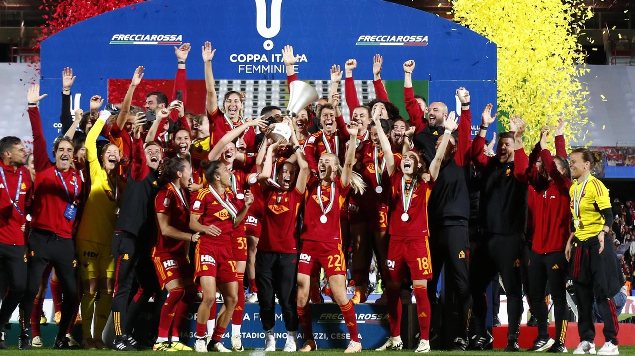 Un duello tra Roma e Fiorentina che a maggio si contesero l’ambito trofeo. Il clima di festa inizia oggi in piazza Cavour con la presenza di atleti e tecnici. Un duello tra Roma e Fiorentina che a maggio si contesero l’ambito trofeo. Il clima di festa inizia oggi in piazza Cavour con la presenza di atleti e tecnici.