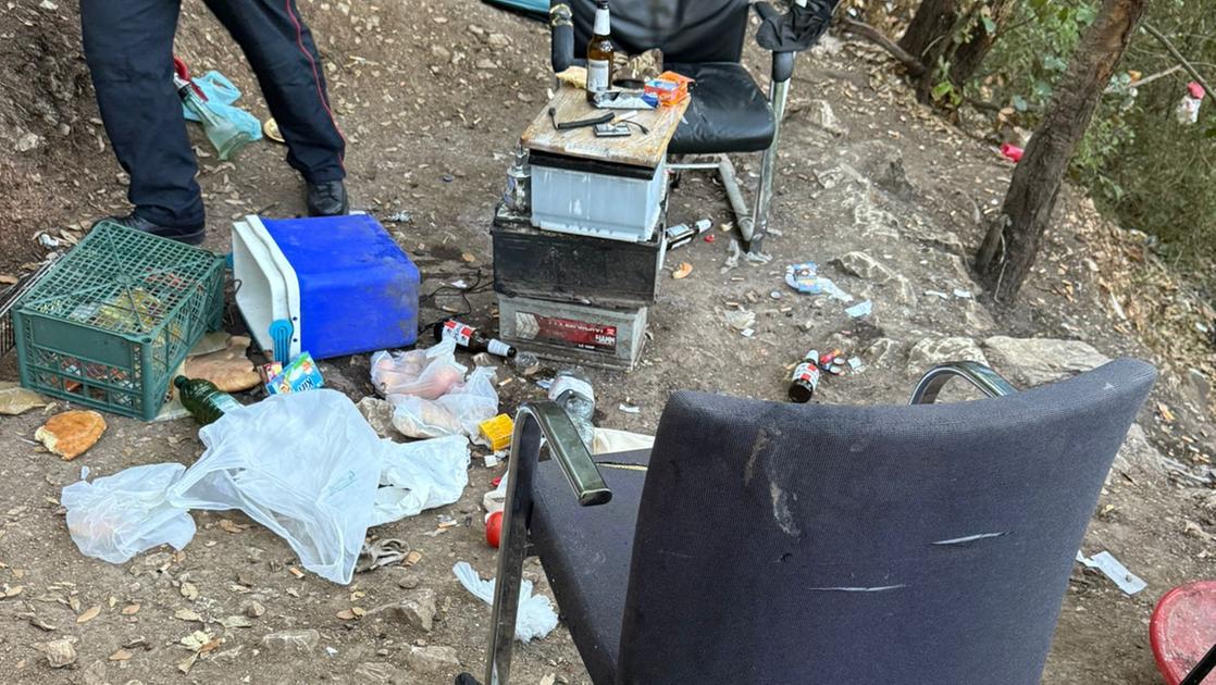 Blitz antispaccio nei boschi di San Biagio: denunciati due uomini e smantellati bivacchi Blitz antispaccio nei boschi di San Biagio: denunciati due uomini e smantellati bivacchi