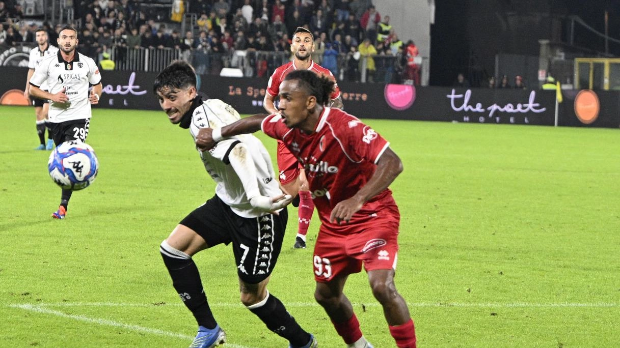 Un’azione di gioco della partita disputata venerdì sera al Picco contro il Bari Un’azione di gioco della partita disputata venerdì sera al Picco contro il Bari
