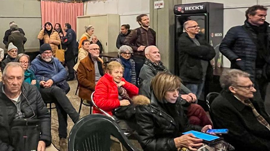 Pienone all’assemblea sui problemi della frazione, dalle scuole ai parcheggi Pienone all’assemblea sui problemi della frazione, dalle scuole ai parcheggi