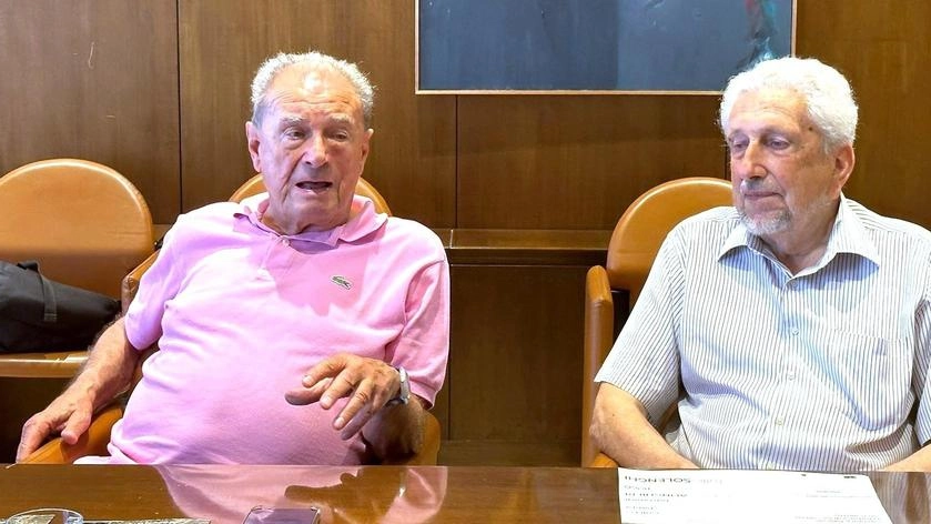 Luigi Grillo e Giovanni Pardi, dell’associazione Amici di Ettore Cozzani, organizzatrice del premio dedicato al poeta Luigi Grillo e Giovanni Pardi, dell’associazione Amici di Ettore Cozzani, organizzatrice del premio dedicato al poeta