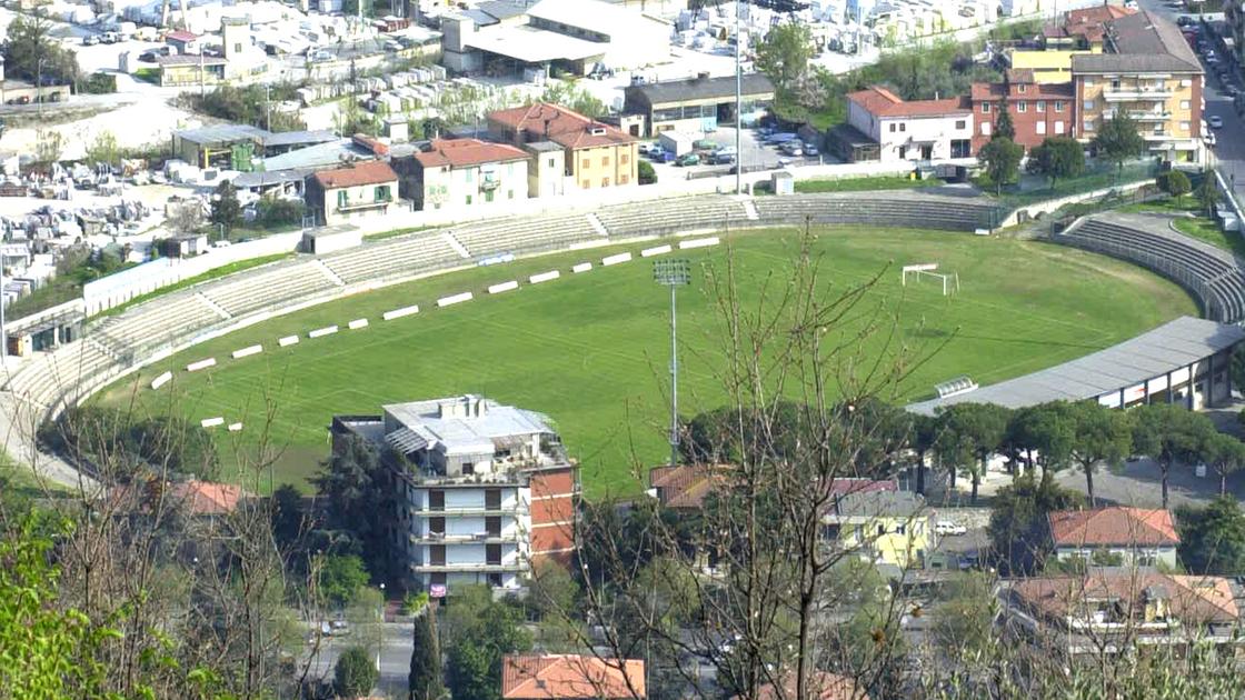 Carrara, partono i lavori allo stadio per aumentare la capienza Carrara, partono i lavori allo stadio per aumentare la capienza