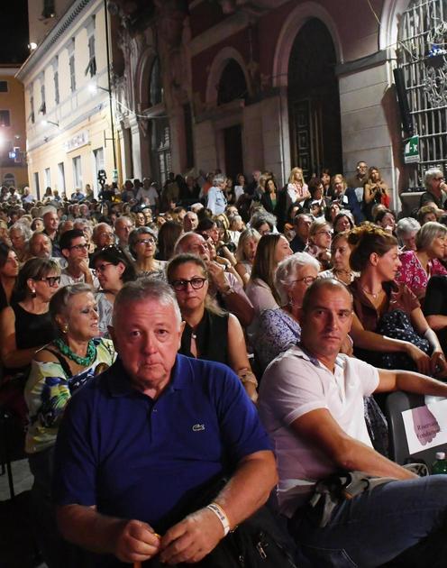 Il festival Con vivere. Inaugura la kermesse. Uno sguardo... ’Plurale’