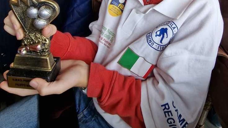Riconoscimenti ai giovani sportivi lunigianesi al Country Sport Club. Lamnaouar, 19 anni, ha vinto la competizione regionale di mezzofondo . Magnani, 11 anni, ha trionfato nella specialità Volo e nella Petanque. Riconoscimenti ai giovani sportivi lunigianesi al Country Sport Club. Lamnaouar, 19 anni, ha vinto la competizione regionale di mezzofondo . Magnani, 11 anni, ha trionfato nella specialità Volo e nella Petanque.