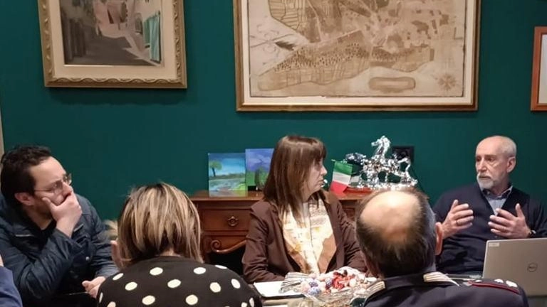 Un momento della riunione della Commissione comunale per la sicurezza urbana, alla quale ha preso parte il dottor Stefano Scuotto Un momento della riunione della Commissione comunale per la sicurezza urbana, alla quale ha preso parte il dottor Stefano Scuotto