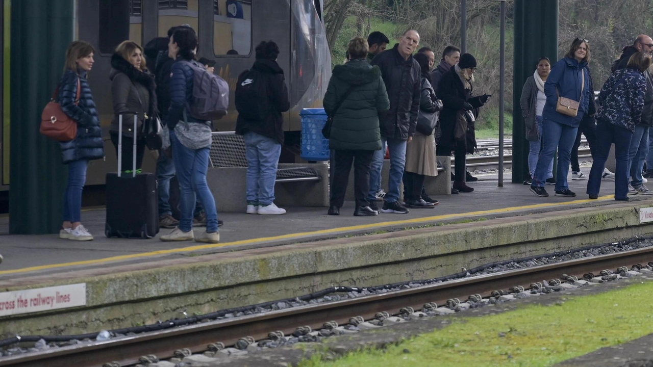 L’incontro tra i due assessori regionali ai trasporti di Toscana ed Emilia Romagna, i sindaci dei Comuni interessati e i... L’incontro tra i due assessori regionali ai trasporti di Toscana ed Emilia Romagna, i sindaci dei Comuni interessati e i...