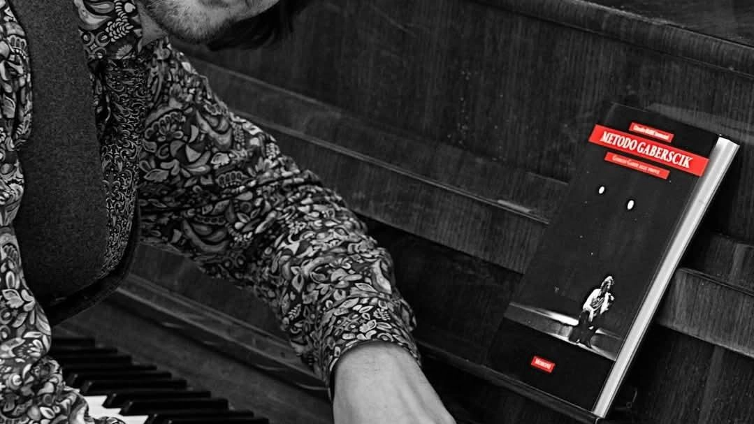 Bube oggi alle 21 salirà sul palco del teatro Moderno con lo spettacolo «Una Razza di Estinzione - Il Grande Tributo a Gaber»