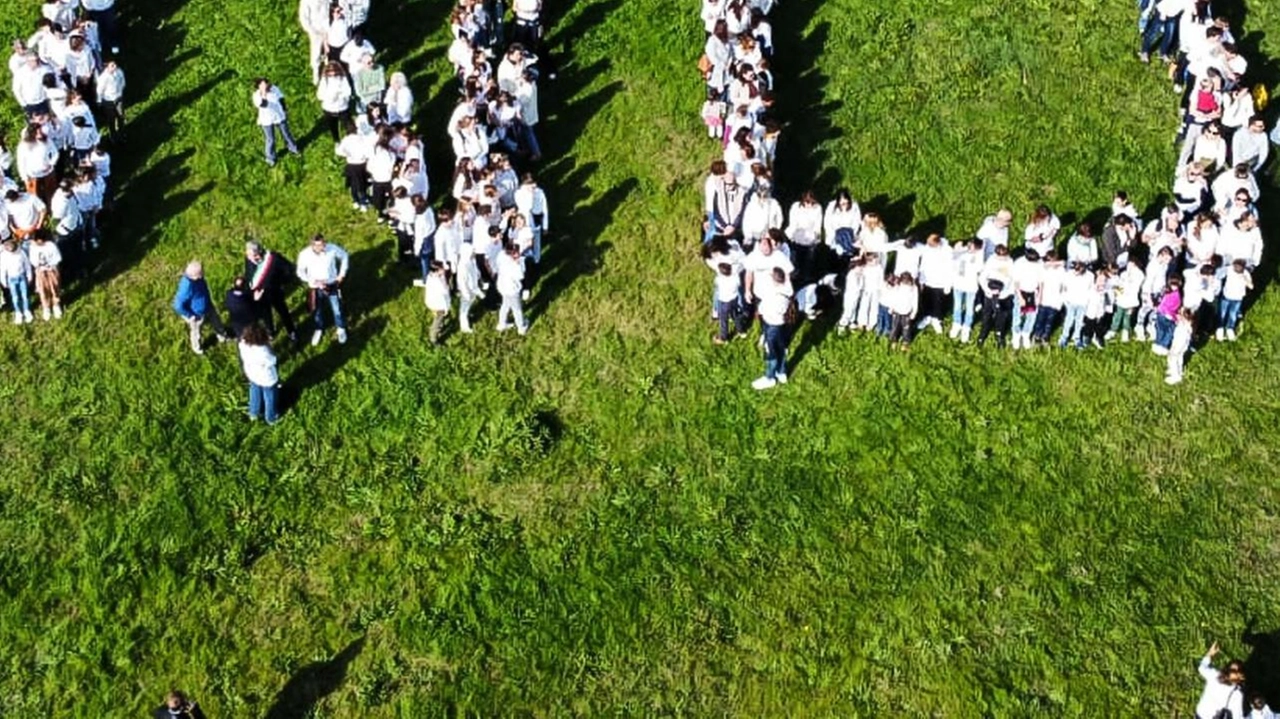 La manifestazione organizzata a Poggio all’Aglione contro l’accorpamento Gasperini La manifestazione organizzata a Poggio all’Aglione contro l’accorpamento Gasperini