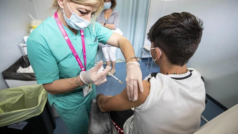 Un bimbo si vaccina Un bimbo si vaccina