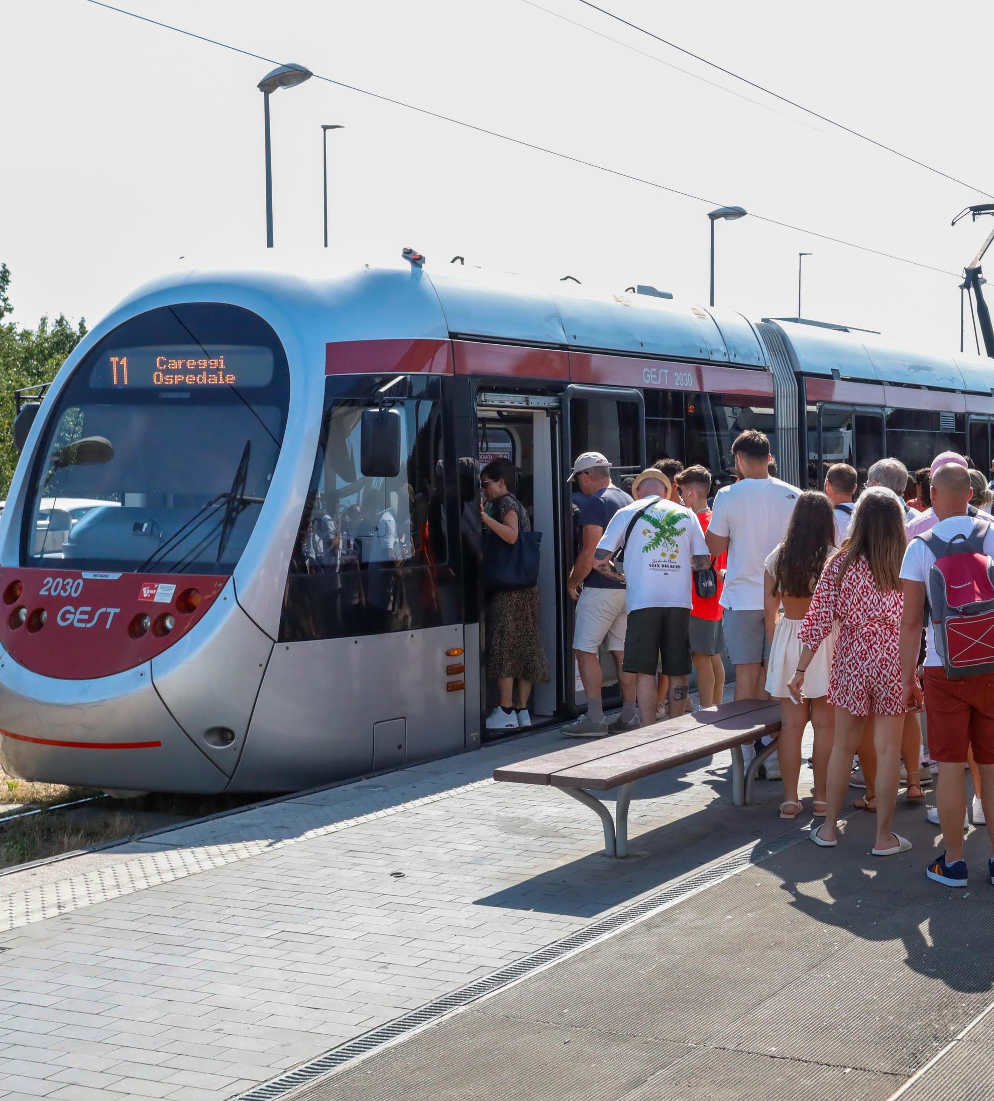 La tramvia infiamma il dibattito. È polemica sui binari in via Giusti La tramvia infiamma il dibattito. È polemica sui binari in via Giusti