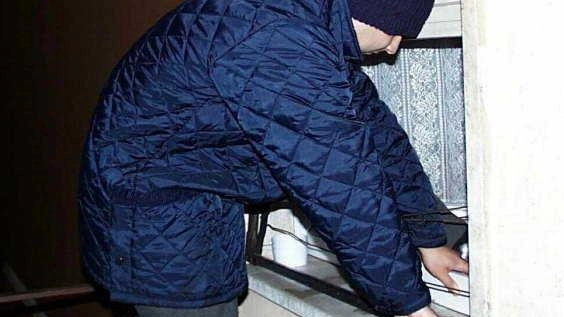 Escalation di furti nelle abitazioni, colpi in serie da dicembre A San Giacomo i residenti scambiano in chat le segnalazioni di eventuali sospetti Escalation di furti nelle abitazioni, colpi in serie da dicembre A San Giacomo i residenti scambiano in chat le segnalazioni di eventuali sospetti